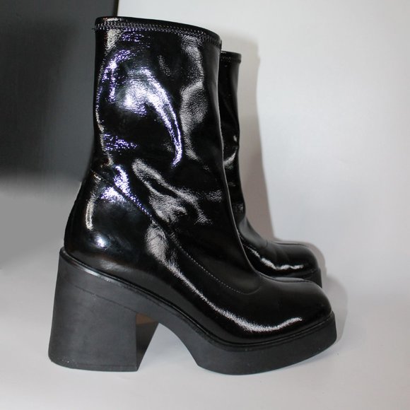 SOLD / Size 8 'Call it Spring' Boots - Picture 2 of 7